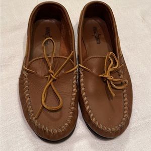 Men’s Minnetonka Leather Moccasins. Size 9.5.
